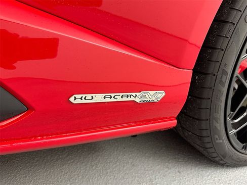 Used 2022 Lamborghini Huracan EVO image 25