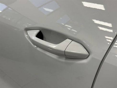 Used 2023 Audi Q4 e-tron Prestige image 12