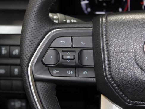 Used 2025 Toyota Tacoma TRD Off-Road AWD/4WD image 30