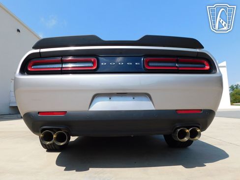 Used 2015 Dodge Challenger SXT w/ Driver Convenience Group RWD image 21
