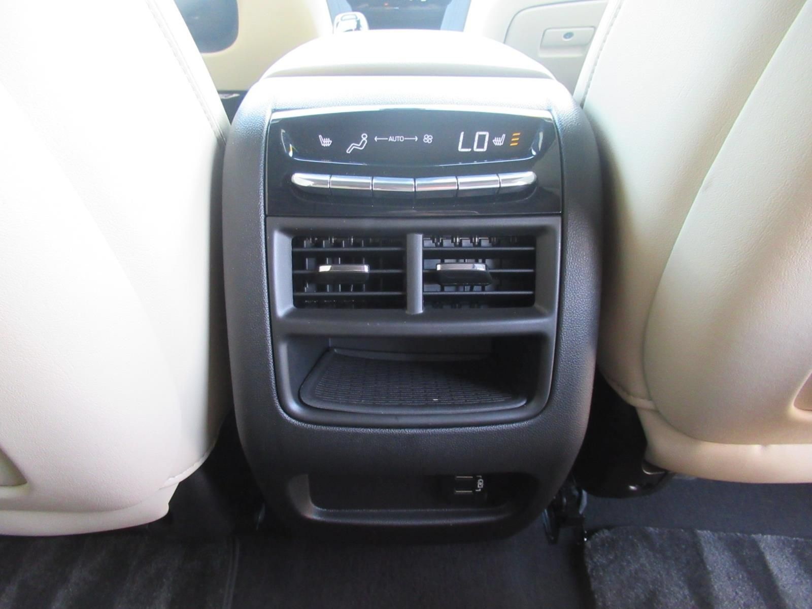 Used 2018 Cadillac XT5 Premium Luxury w/ Driver Assist Package AWD/4WD image 35