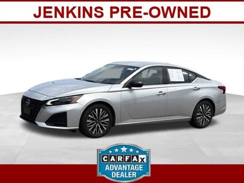 Used 2024 Nissan Altima 2.5 SV FWD image 1