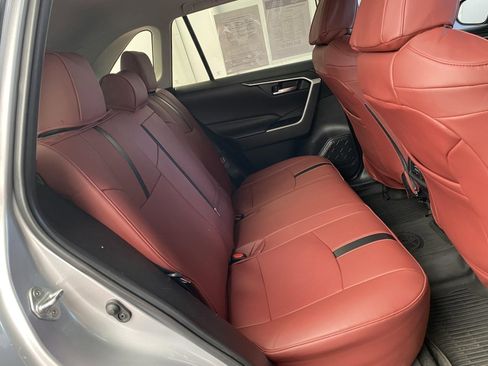 Used 2020 Toyota RAV4 XLE w/ Convenience Package image 12