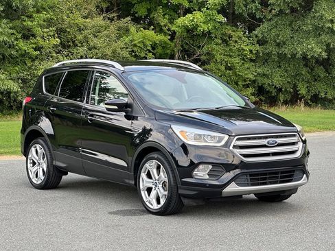 Used 2019 Ford Escape Titanium FWD image 2