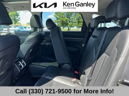 Certified 2022 Kia Sorento S w/ Panoramic Sunroof Package FWD image 11