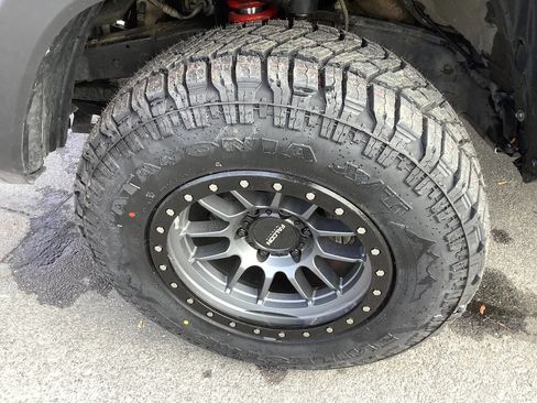 Used 2020 Toyota Tacoma TRD Off-Road image 19