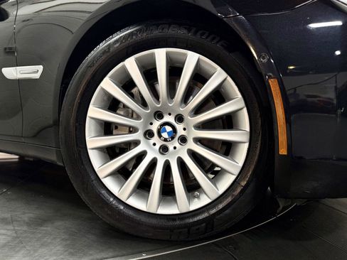 Used 2012 BMW 750Li w/ Driver Assistance Pkg RWD image 10