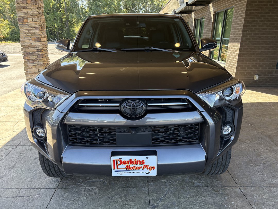 Used 2022 Toyota 4Runner SR5 Premium w/ Moonroof Package AWD/4WD image 3