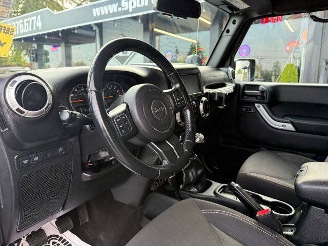 Used 2017 Jeep Wrangler Unlimited Rubicon w/ Max Tow Package AWD/4WD image 19
