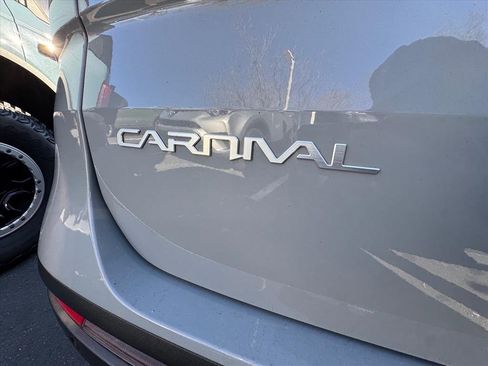 Certified 2024 Kia Carnival SX image 6