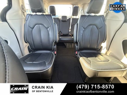 Used 2023 Chrysler Pacifica Limited image 31