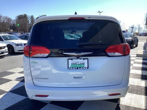 Used 2023 Chrysler Voyager LX FWD image 8