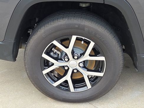 Used 2025 Jeep Grand Cherokee L Limited w/ Trailer Tow Package AWD/4WD image 7