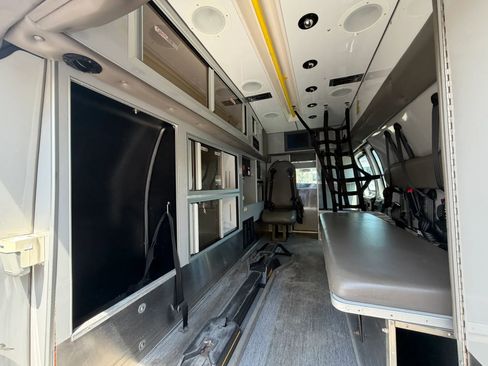Used 2016 Chevrolet Express 3500 Extended w/ Ambulance Package RWD image 2