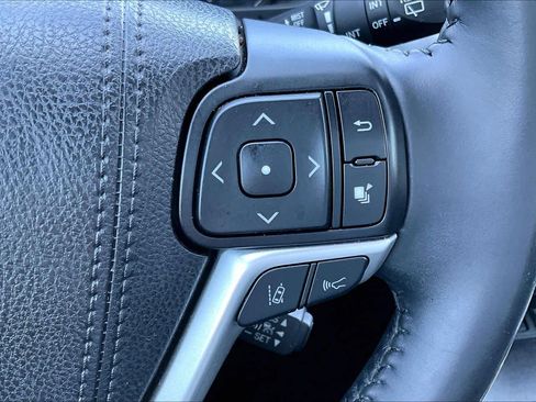 Used 2018 Toyota Highlander XLE AWD/4WD image 23