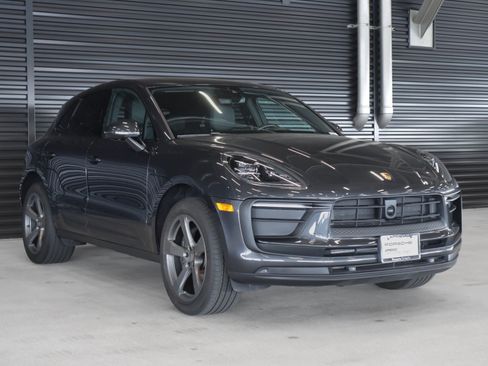 Certified 2024 Porsche Macan AWD/4WD image 7