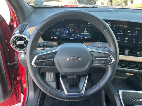 Used 2025 Chevrolet Equinox ACTIV w/ Convenience Package III FWD image 17