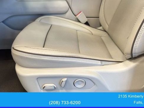 Used 2023 GMC Yukon Denali w/ Advanced Technology Package AWD/4WD image 15