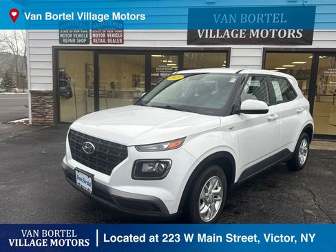 Used 2021 Hyundai Venue SE image 1