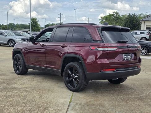 Used 2025 Jeep Grand Cherokee Limited w/ Luxury Tech Group II AWD/4WD image 5