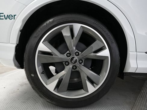 Used 2024 Audi Q4 e-tron Premium w/ Convenience Package image 19