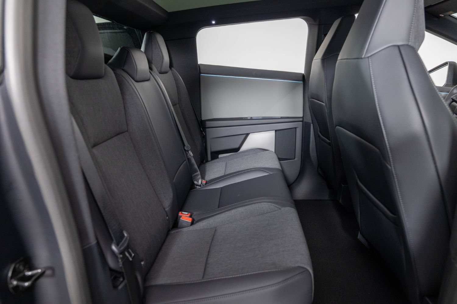 Used 2026 Tesla Cybertruck AWD Crew Cab image 22