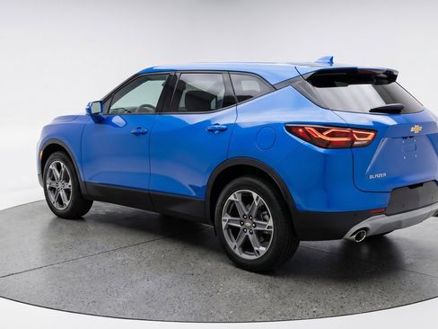 Used 2025 Chevrolet Blazer LT FWD image 6