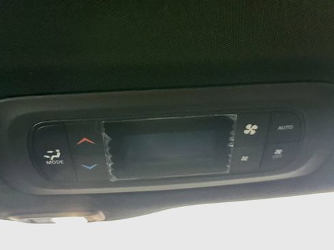 Used 2025 Chrysler Pacifica Select FWD image 32