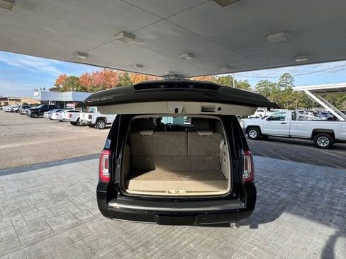 Used 2018 GMC Yukon Denali w/ Denali Ultimate Package image 9
