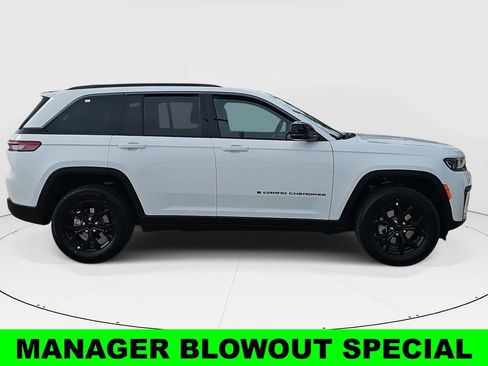 New 2026 Jeep Grand Cherokee Altitude AWD/4WD image 2