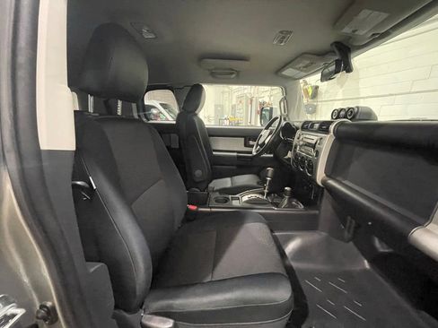Used 2010 Toyota FJ Cruiser 4WD image 18