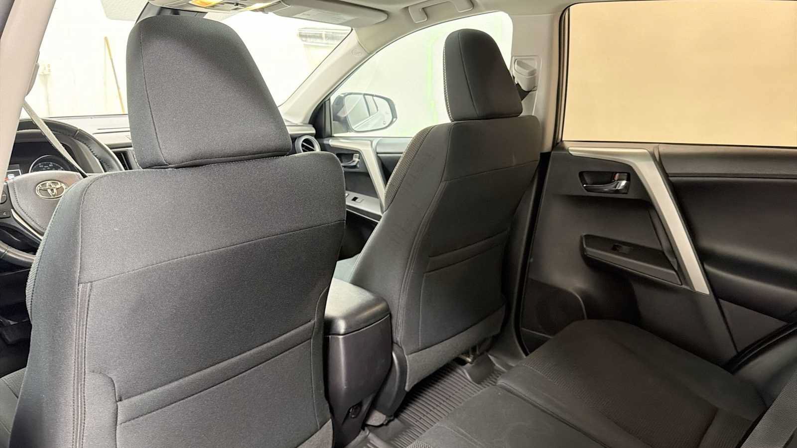 Used 2017 Toyota RAV4 XLE AWD/4WD image 26