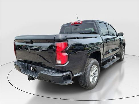 Used 2024 Chevrolet Colorado LT w/ LT Convenience Package III RWD image 4