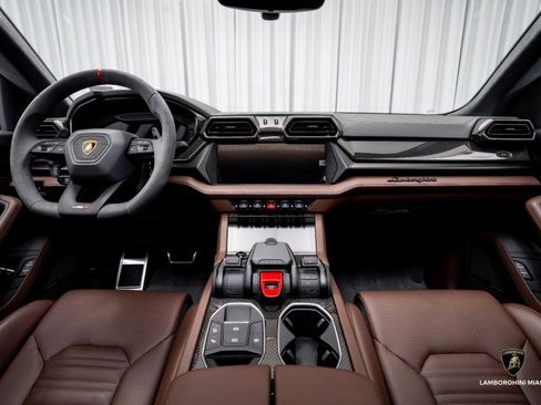Used 2025 Lamborghini Urus SE image 34