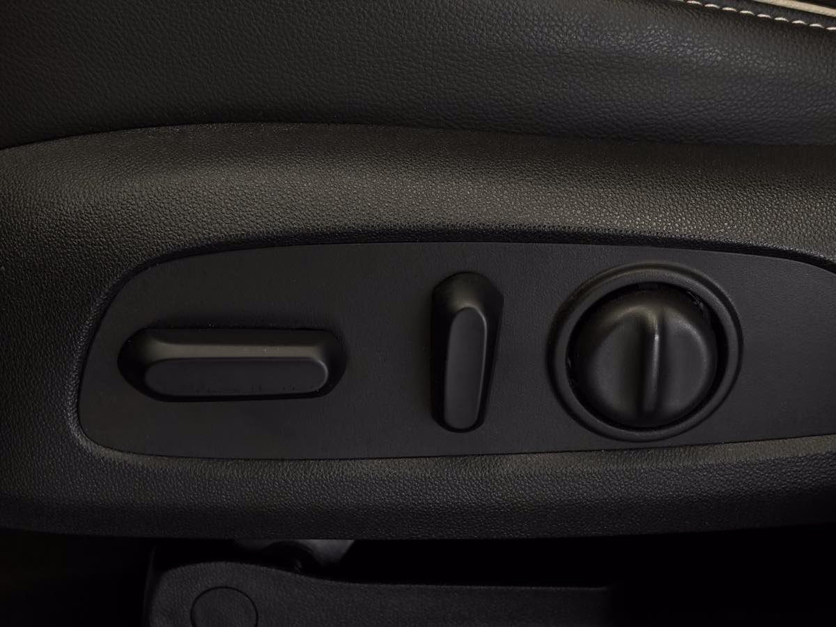 Used 2020 GMC Acadia Denali w/ Technology Package AWD/4WD image 30