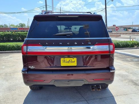 Used 2018 Lincoln Navigator Reserve w/ Technology Package AWD/4WD image 6