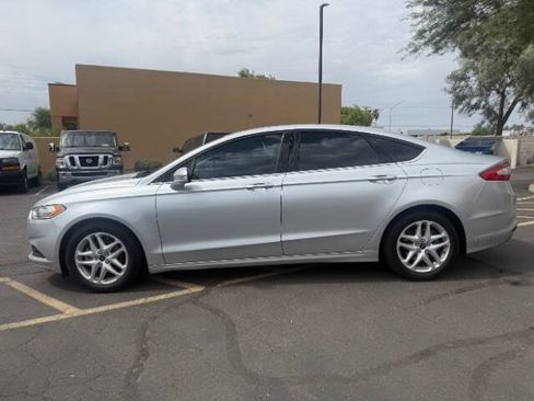 Used 2016 Ford Fusion SE FWD image 6