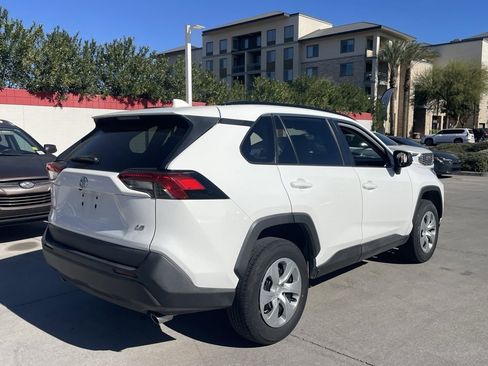 Used 2019 Toyota RAV4 LE w/ Carpet Mat Package image 2