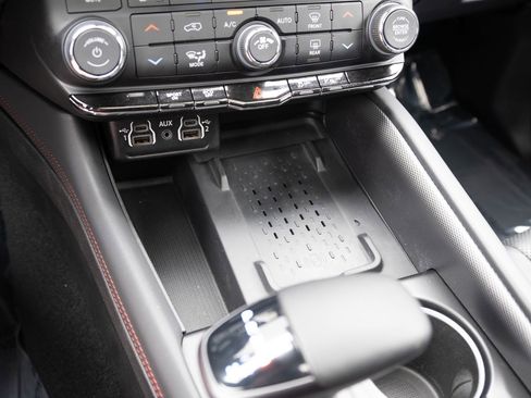 Used 2025 Dodge Durango R/T AWD/4WD image 5
