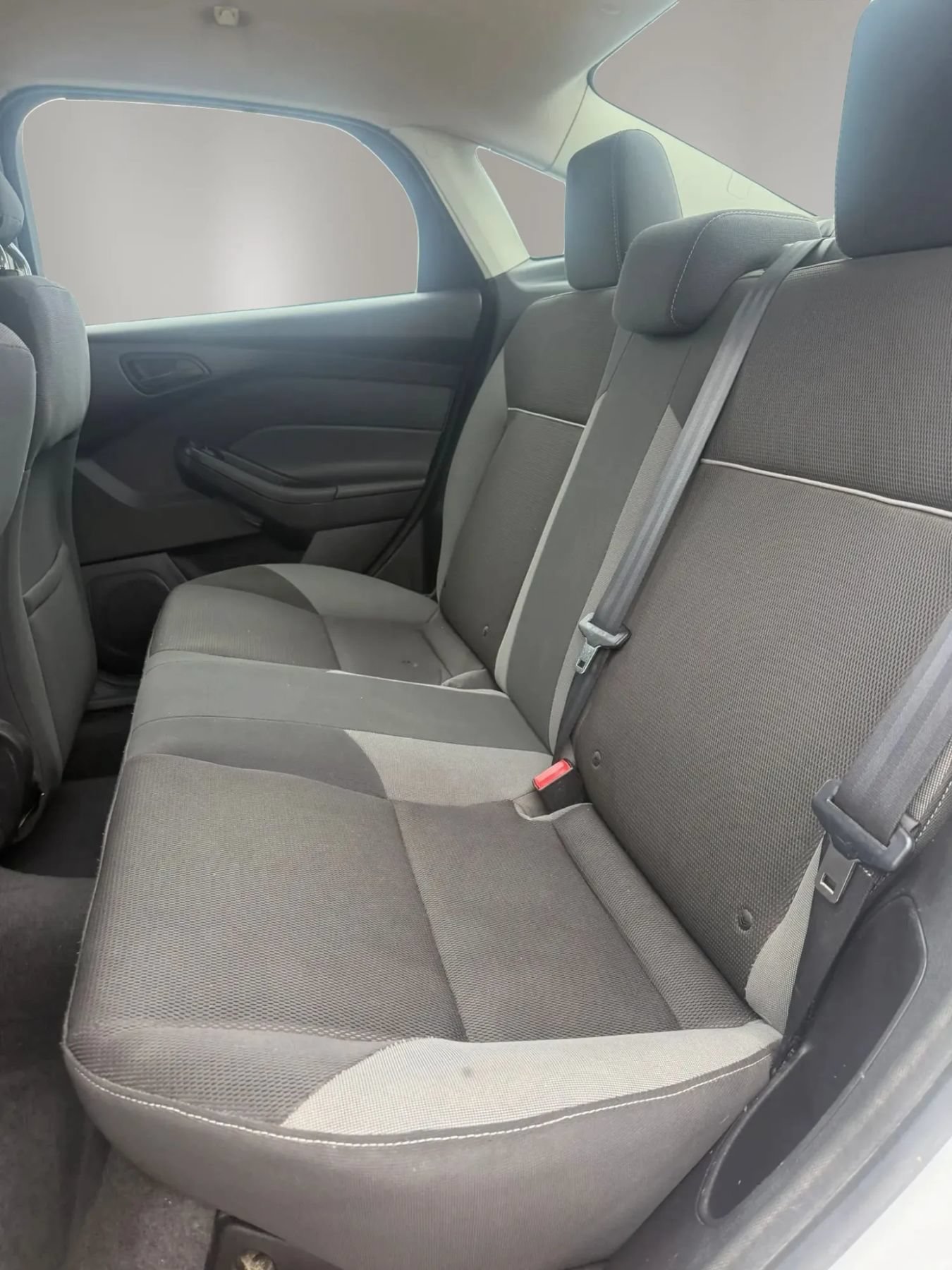 Used 2012 Ford Focus SE w/ SE Winter Pkg FWD image 18