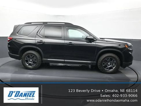 Used 2025 Honda Pilot TrailSport image 7