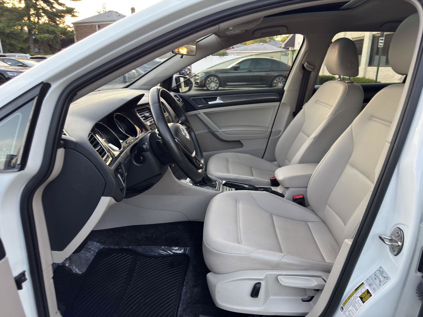 Used 2019 Volkswagen Golf 4-Door FWD image 18
