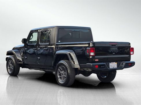 Used 2022 Jeep Gladiator Sport image 6