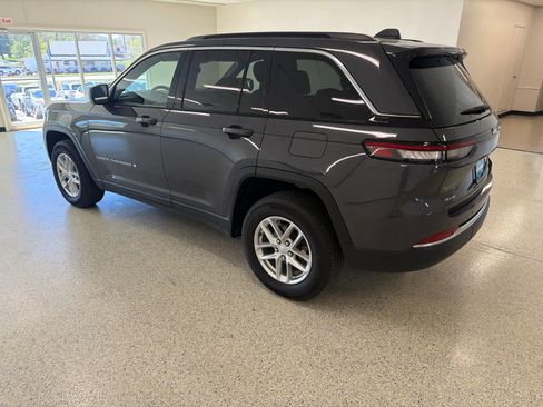 Used 2024 Jeep Grand Cherokee Laredo X w/ Luxury Tech Group I AWD/4WD image 7