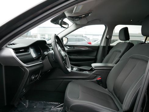 Used 2022 Jeep Grand Cherokee L Laredo w/ Luxury Tech Group I image 32