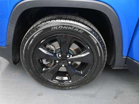 Used 2018 Jeep Cherokee Limited w/ Technology Group AWD/4WD image 17
