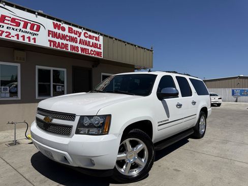 Used 2014 Chevrolet Suburban LTZ RWD image 8