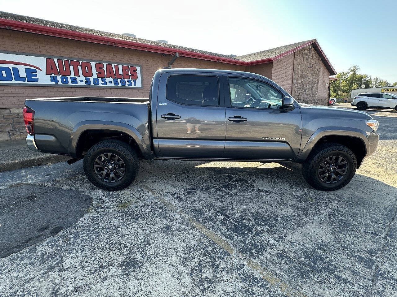 Used 2021 Toyota Tacoma SR5 AWD/4WD image 9