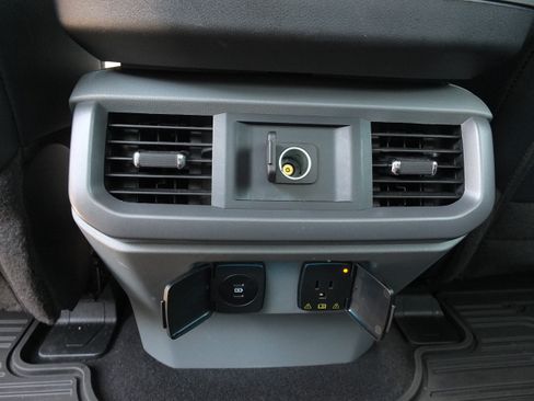 Used 2025 Ford F150 Lariat w/ Equipment Group 501A Mid AWD/4WD image 17