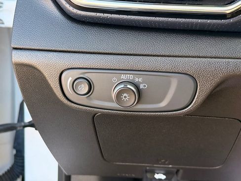 Used 2022 Chevrolet Bolt EUV Premier w/ Sun & Sound Package FWD image 25